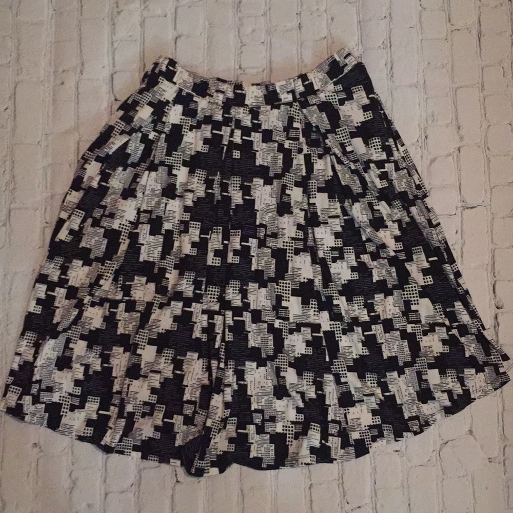 NWOT. Black and white printed skirt